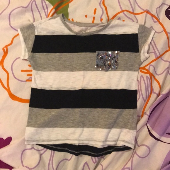 Black grey and white tee w/ a sequins pocket - Picture 1 of 1